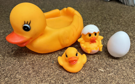 4pcs Rubber Yellow Duck Floating Bath Tub Toy Family Bath Set Bath Time Toy Egg