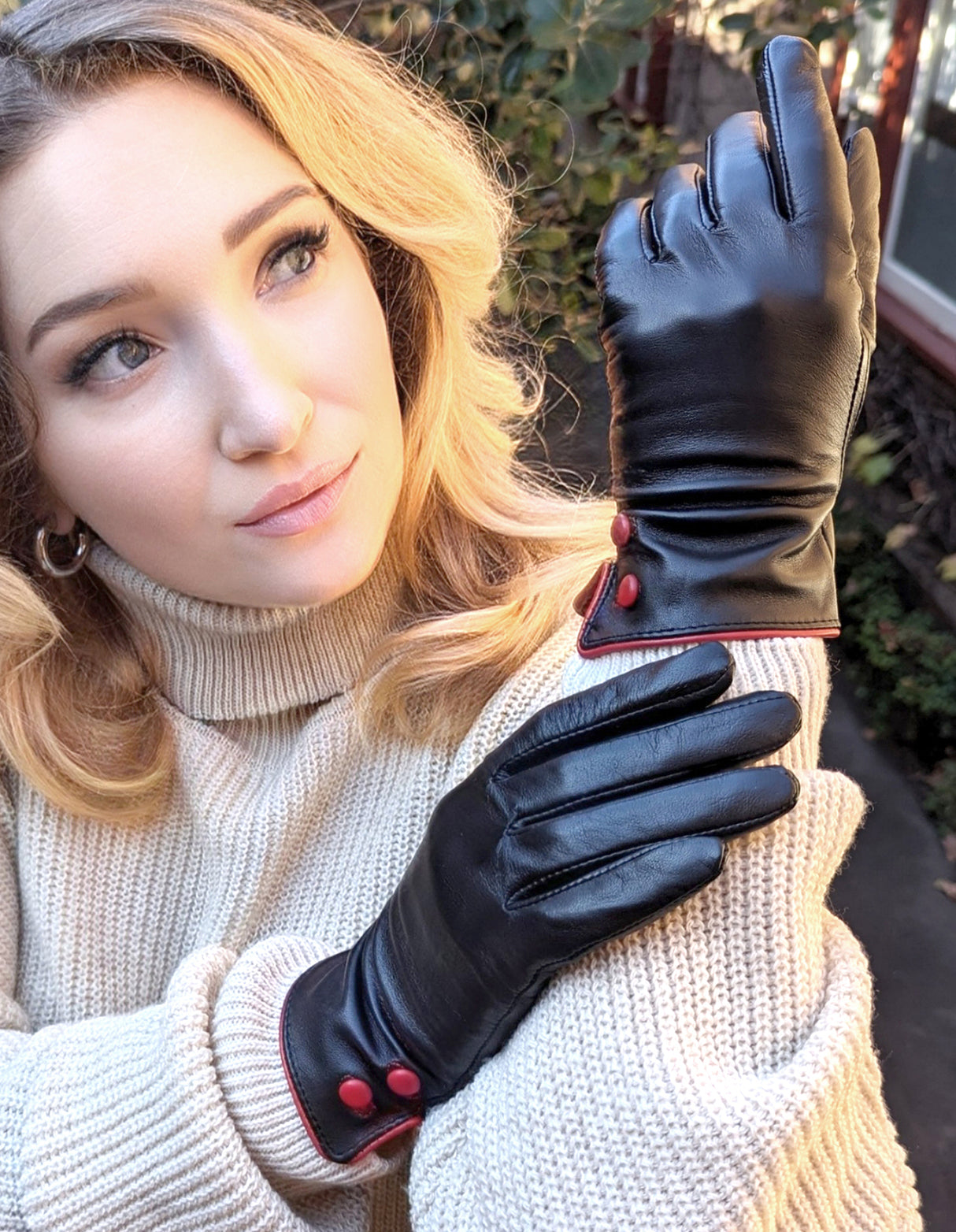 Dents Leather Gloves with Buttons & Piping in Black/Red