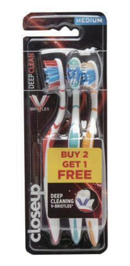 Closeup Manual Toothbrush Deep Cleaning V-Bristle Medium- 1 Pack of 3